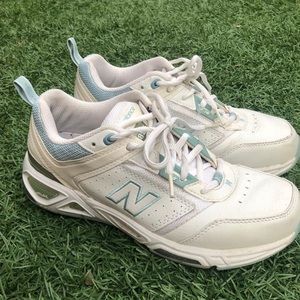 Size 7 women’s New Balance sneakers
